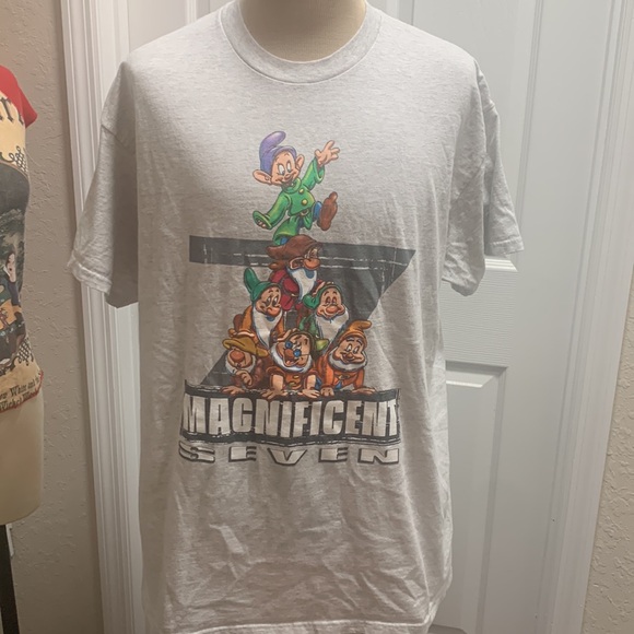 Disney parks VTG Snow White and the seven dwarfs Disney park T-shirt - Picture 1 of 10